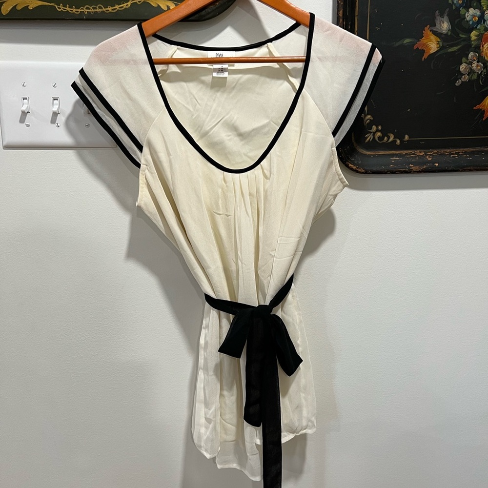 GORGEOUS Maternity Motherhood Winter White Top